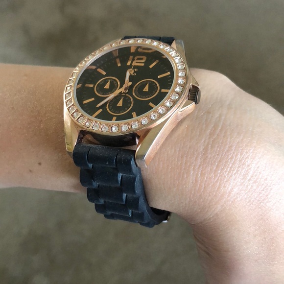 Black & Gold Watch⌚️🔱 - Picture 4 of 4